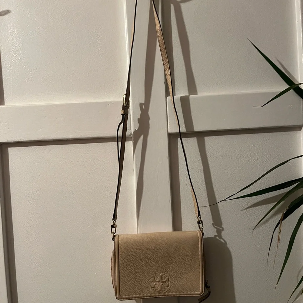 Tory Burch Pink Leather Crossbody Bag/Wallet - Picture 2 of 10